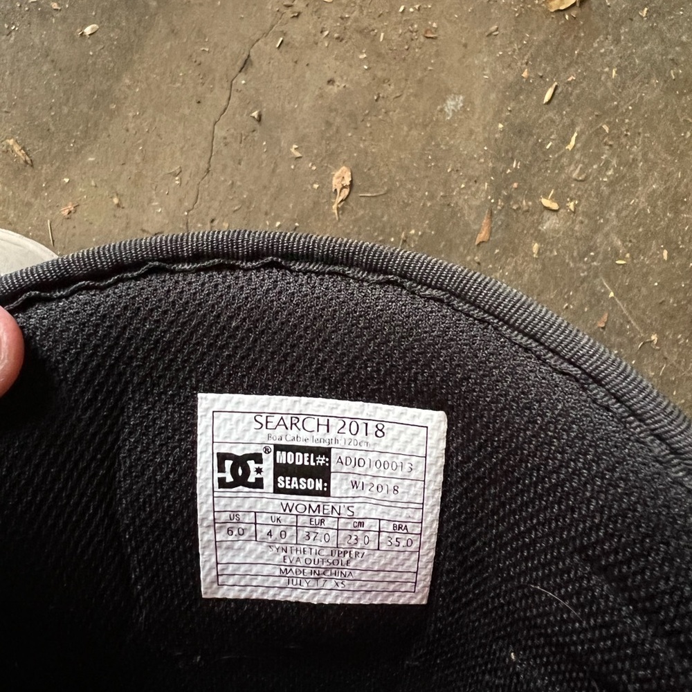 Woman’s DC Snowboarding Boots - US Size 6. Worn twice. Boa cable system.